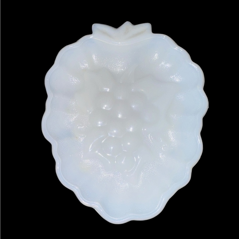 Hazel Atlas Milk Glass Grapes Trinket Nut Candy Dish Vintage MCM Mint Condition